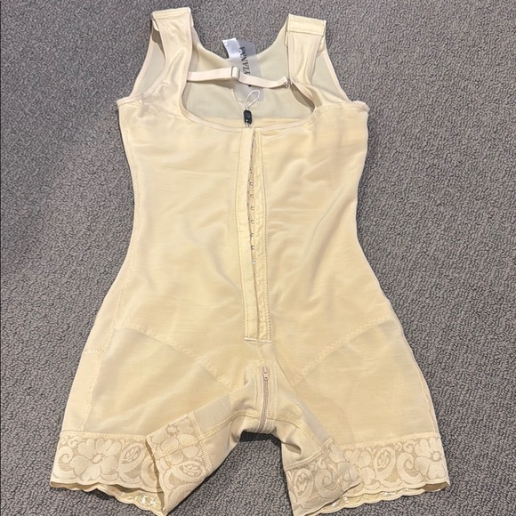 NWT Elegant Beige Shapewear Bodysuit RW1 - Picture 3 of 6